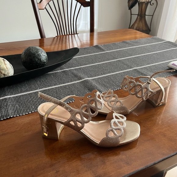 Open toe shoes for women - Picture 1 of 3